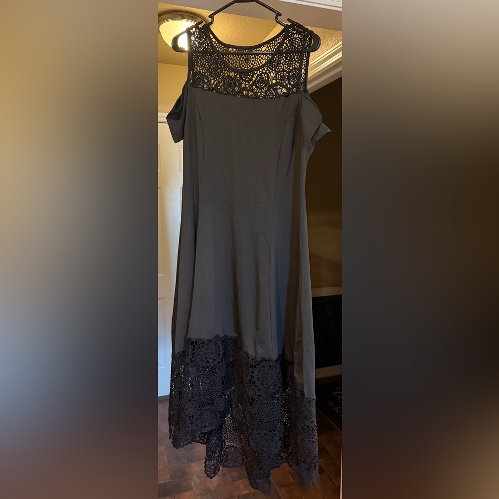 Elegant Black Lace Maxi Dress